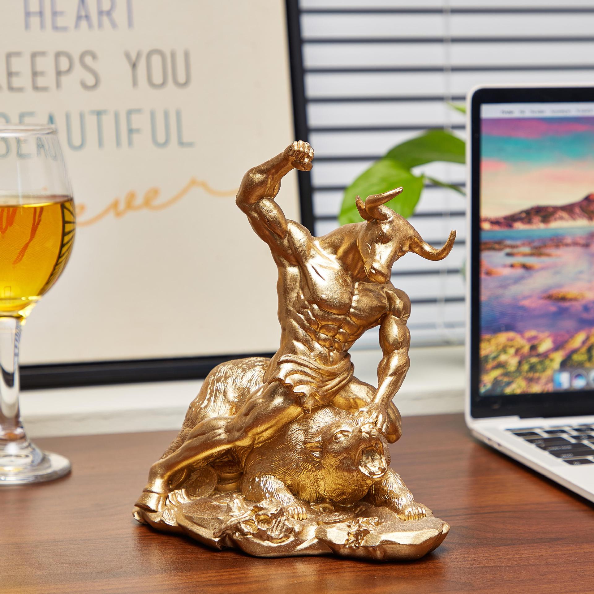 Home Office With Bookshelves - Statue de combat taureau-ours en résine,