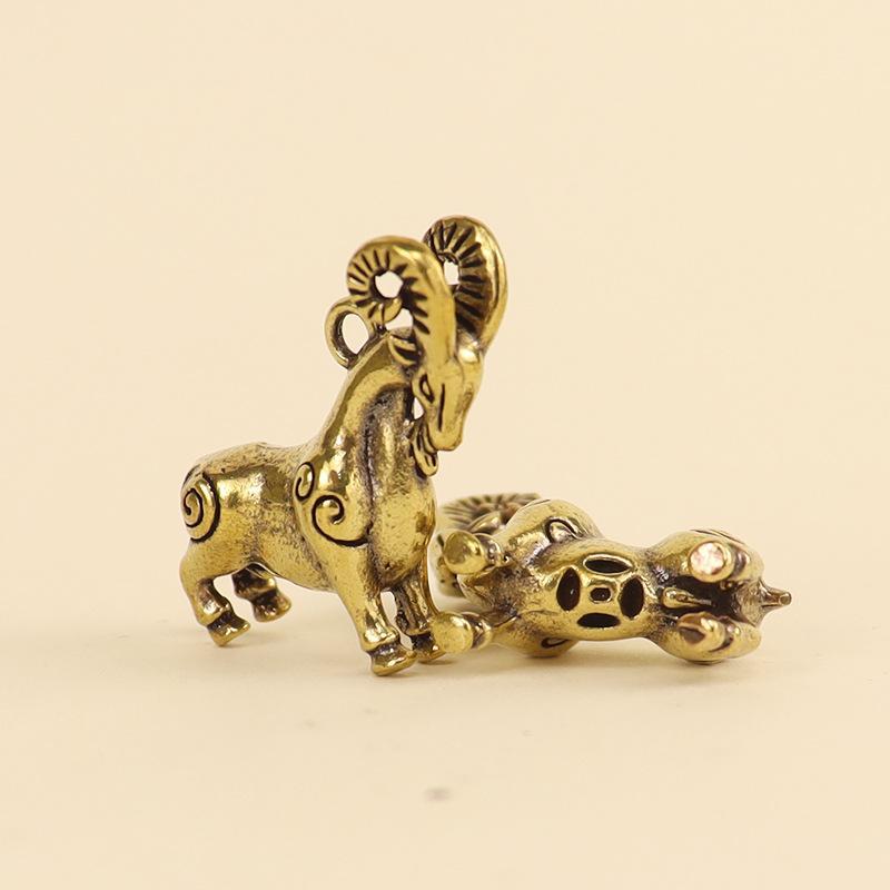 Home Office With Bookshelves - Ornement Pendentif Mouton en Laiton Rétro,