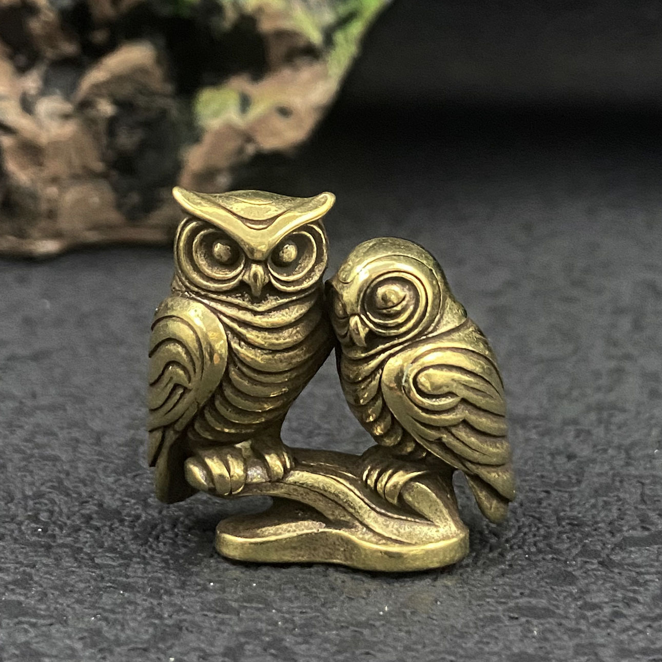 Figurines d'hibou en laiton, 1 - Home Office With Bookshelves avis et prix